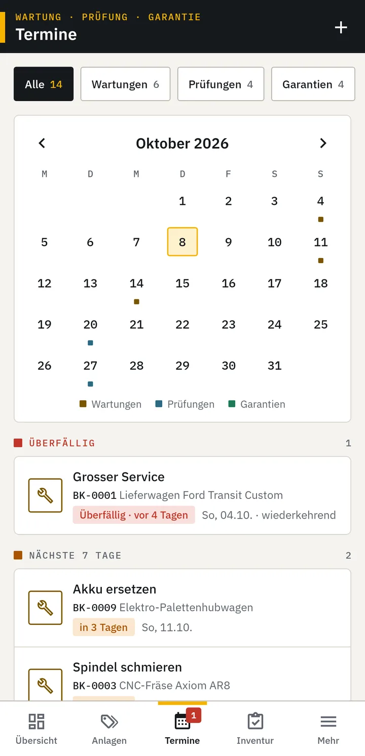 Monatskalender mit markierten Tagen und der Liste der überfälligen und nächsten Wartungen, Prüfungen und Garantiefristen